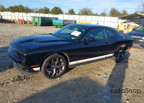 2017 Dodge Challenger Sxt z USA, uszkodzony, nr VIN 2C3CDZAG4HH637972